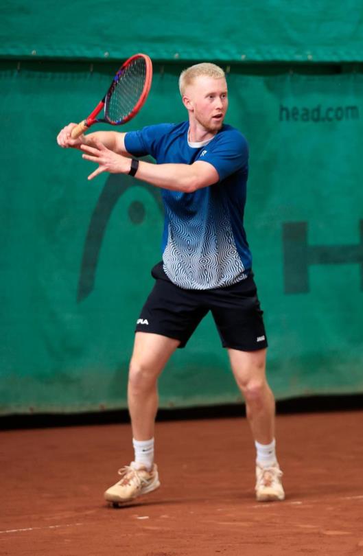Tobias Fürschuß auf dem Tennisplatz