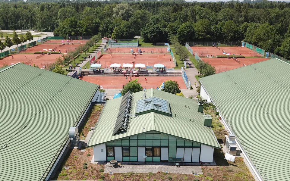 Mitglieder auf der TCI-Anlage im Sportpark Ismaning
