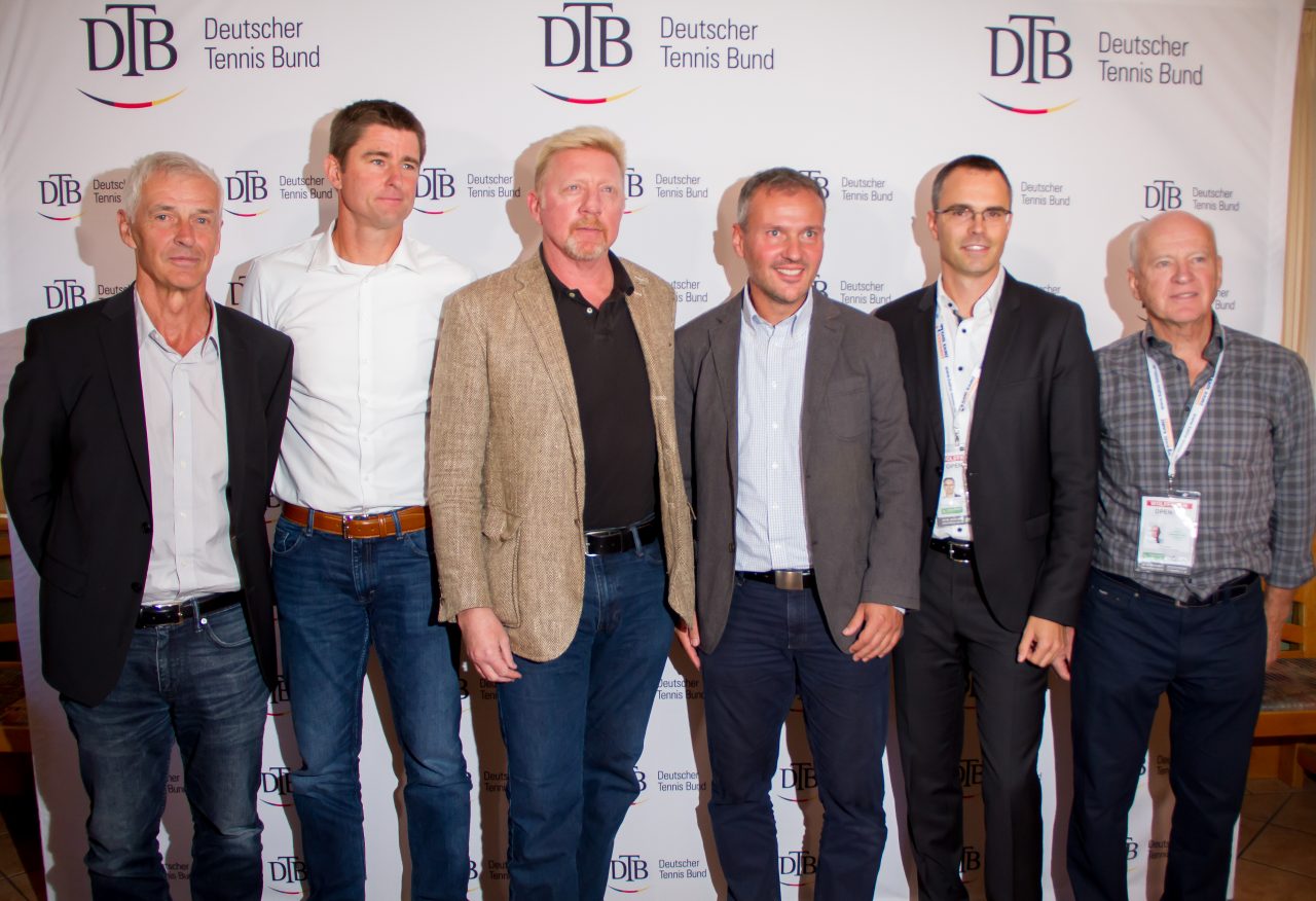 Boris Becker in Ismaning v.l. DTB Sportdirektor Klaus Bernhard, Bundestrainer Michael Kohlmann, Boris Becker, Turnierdirektor Dr. Peter Aurnhammer, Veranstalter Prof. Florian Kainz, 1. Vorsitzender Willi Wantosch