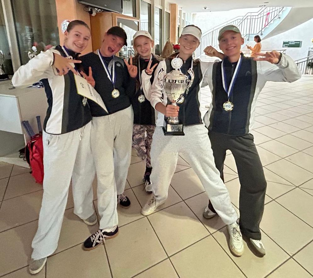 Spielten oft in beiden Mannschaften und konnten die Südbayerischen Titel in der U18 und U15 gewinnen: Barbora Slavikova, Hanna Aurnhammer, Lilly Gerhard, Chiara Diepold, Lea Braun, Melanie Rola, Emma Heilgemair, Maja Wolters, Dilyana Vicheva, Laura Baumgärtl