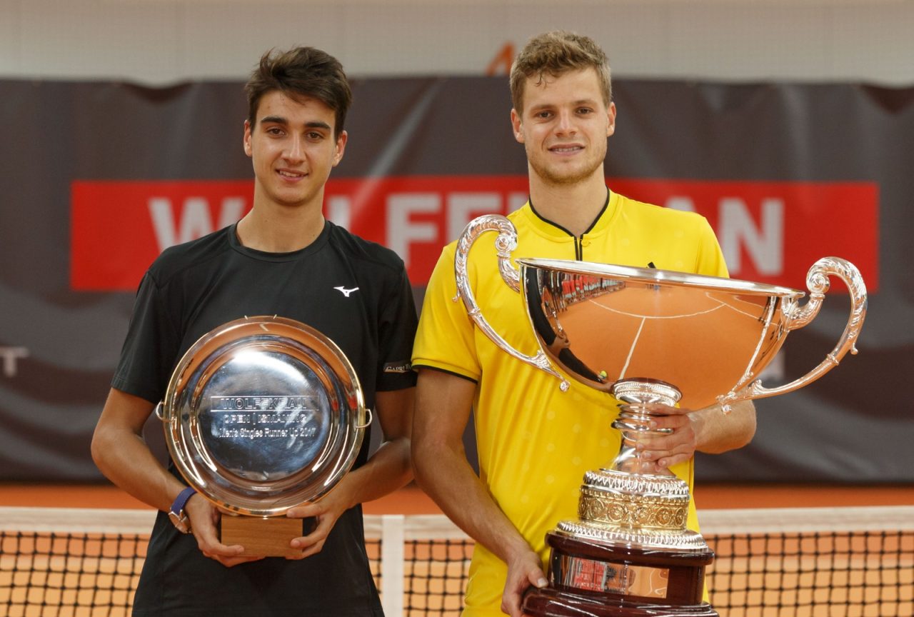 ATP Wolffkran Open 2020 im Sportpark Ismaning — Mannschaft auf der Tribüne unter Corona-Auflagen