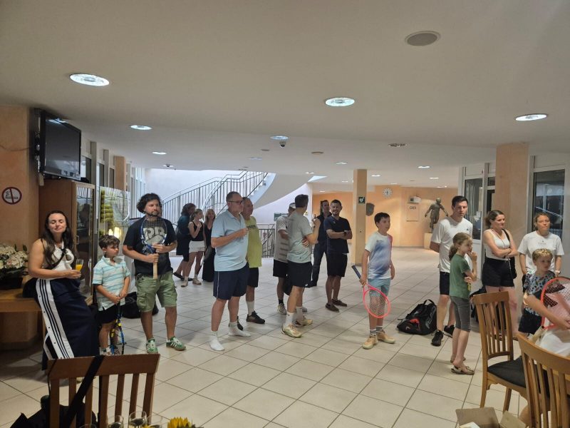 Treffpunkt im Foyer vor dem Start des Turniers