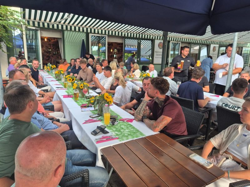 Sommerfest an der langen Tafel